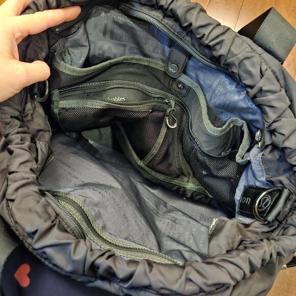Lululemon Effortless Tote in black - Picture 11 of 14